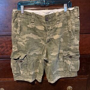 Abercrombie & Fitch Men's Green Camo Cargo Shorts Size 33
